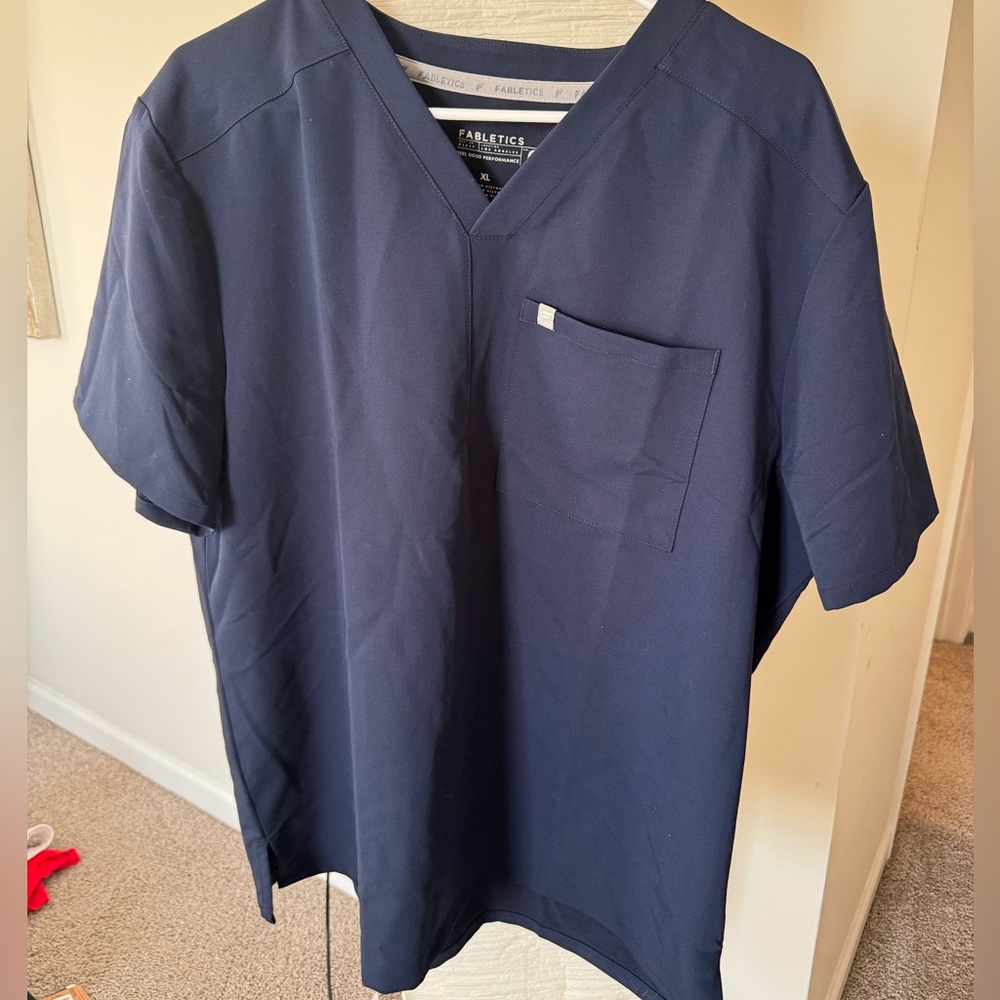 Fabletic Navy Blue Scrub One Pocket Men XL Top